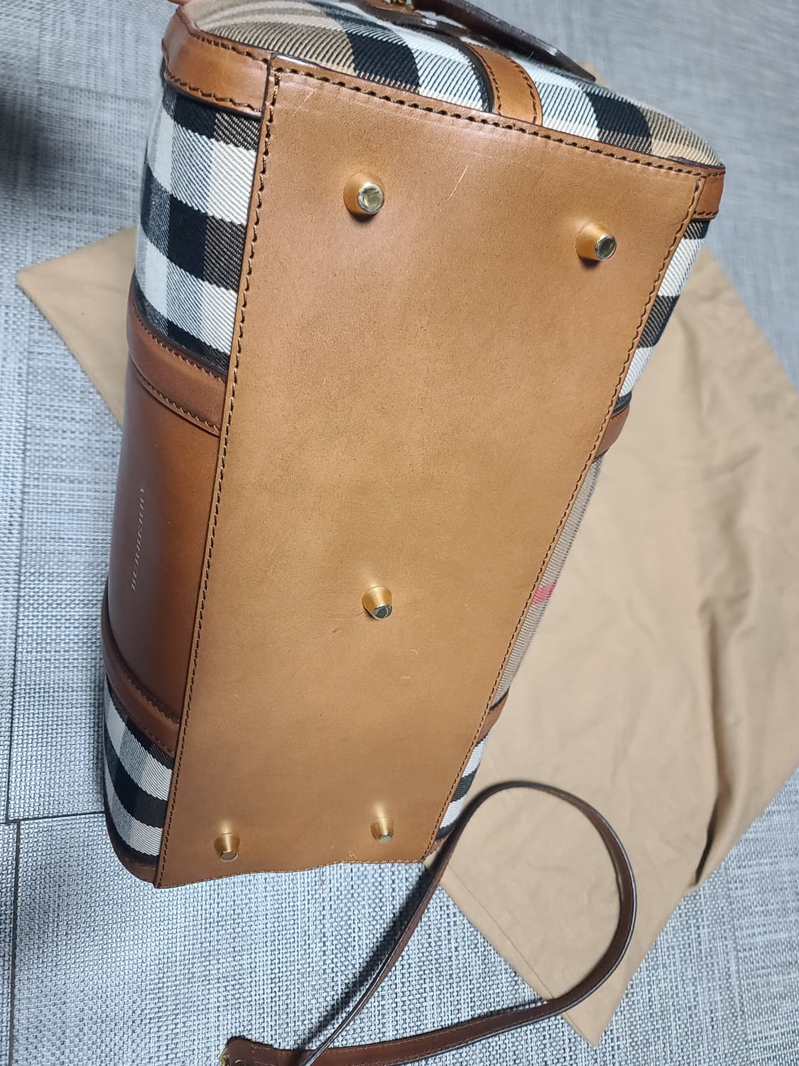 버버리 토트백 볼링백 하우스체크 크로스백 상품이미지7