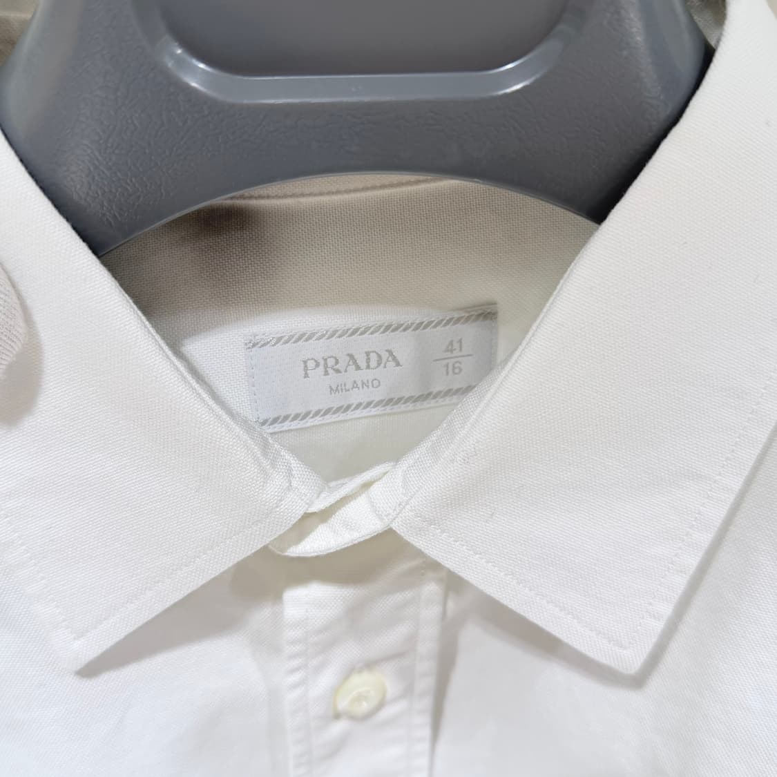 (S+/43.16) / 프라다 로고 자수 화이트 코튼 셔츠 상품이미지8