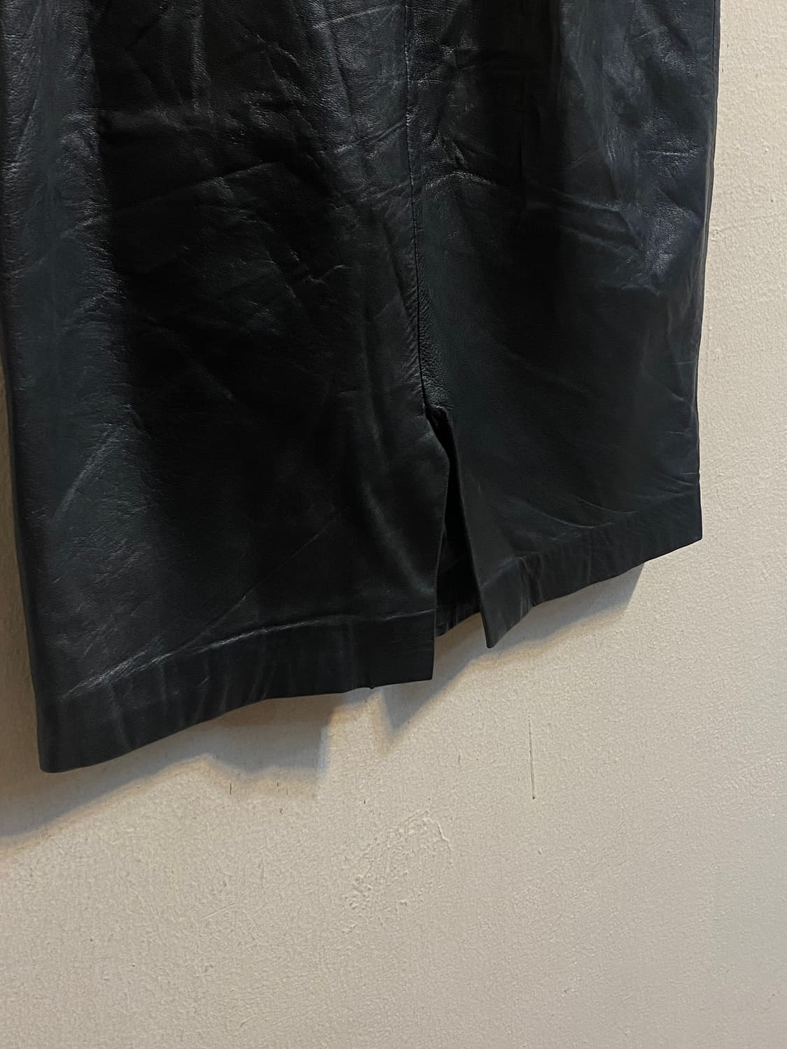 끌로에 블랙 레더 스커트 상품이미지4