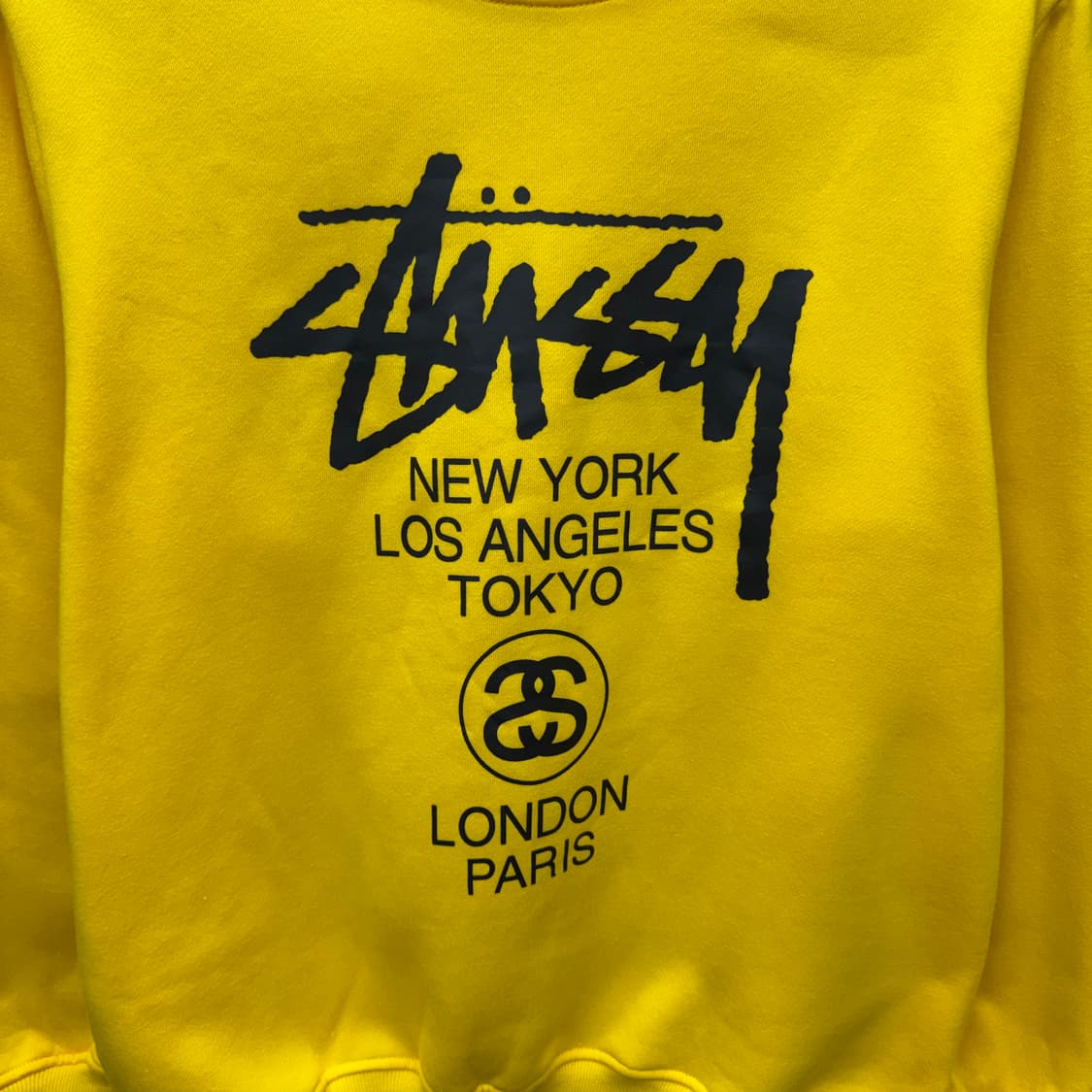 스투시 월드투어 크루넥 스웻셔츠 전후면 레터링 포인트 옐로 상품이미지5