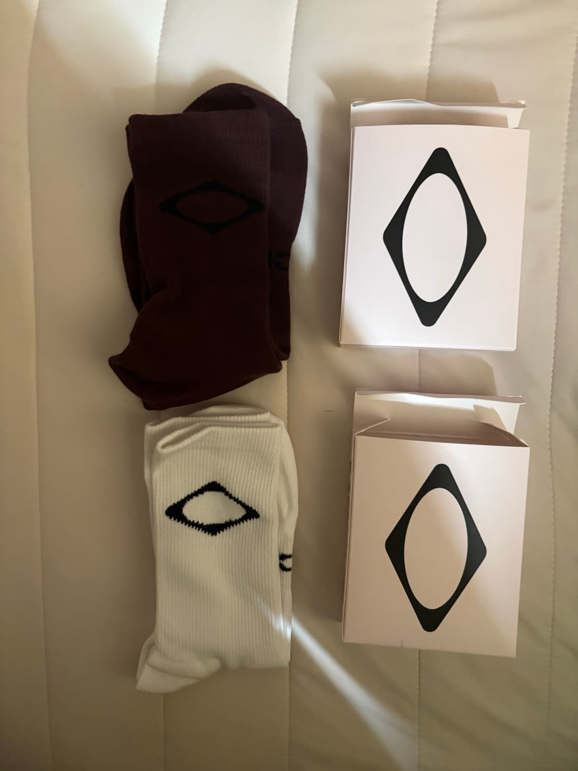 미스치프 룸버스 화이트, 갈색 양말 새상품 상품이미지1