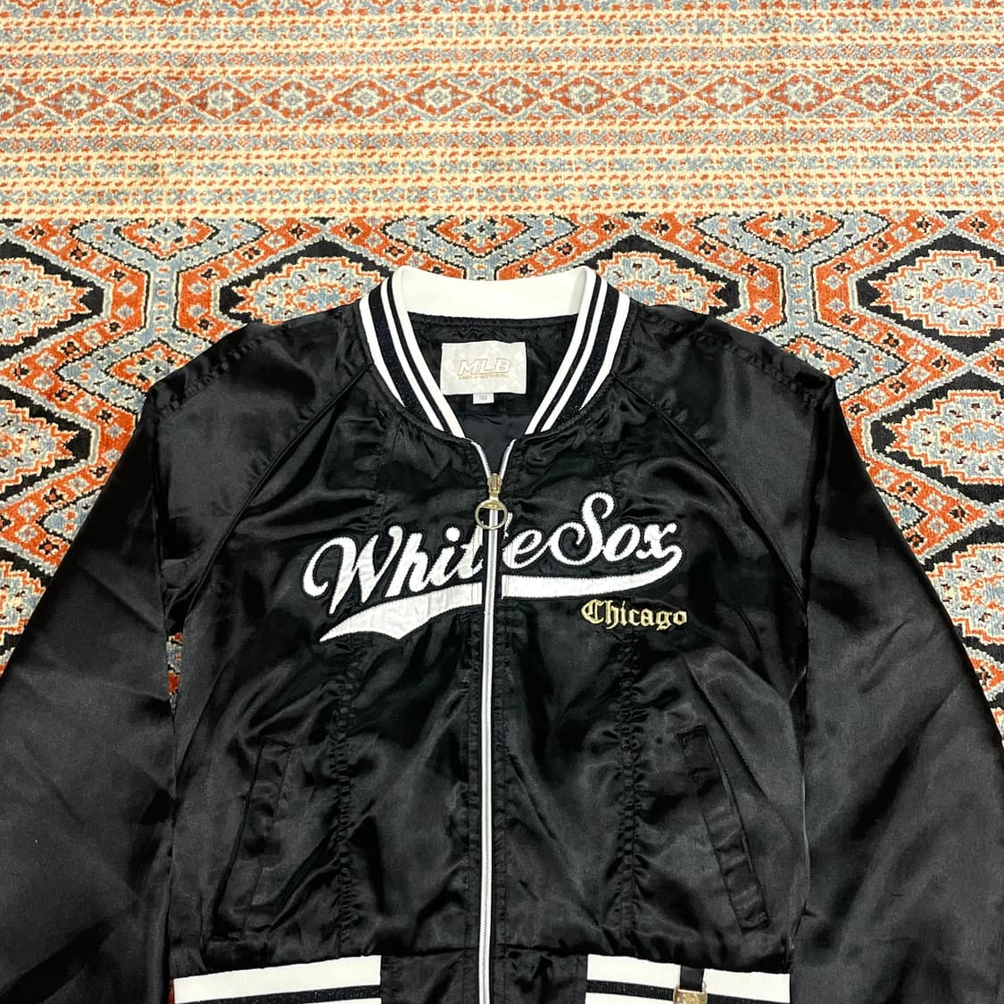 MLB 화이트삭스로고 블랙 새틴 크롭 야구점퍼 여성90  상품이미지2