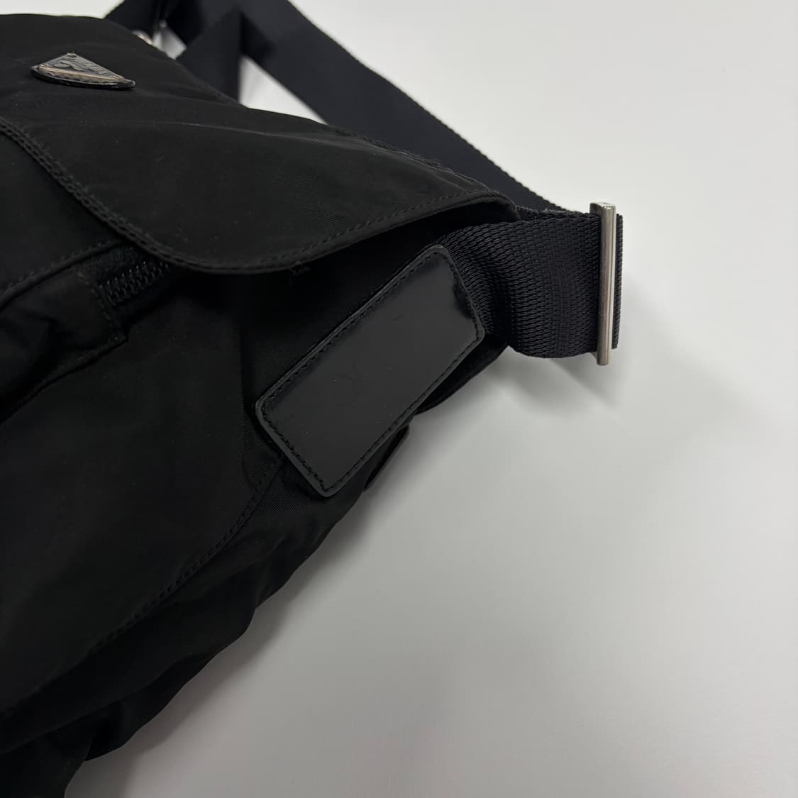 프라다 나일론 크로스백 상품이미지3