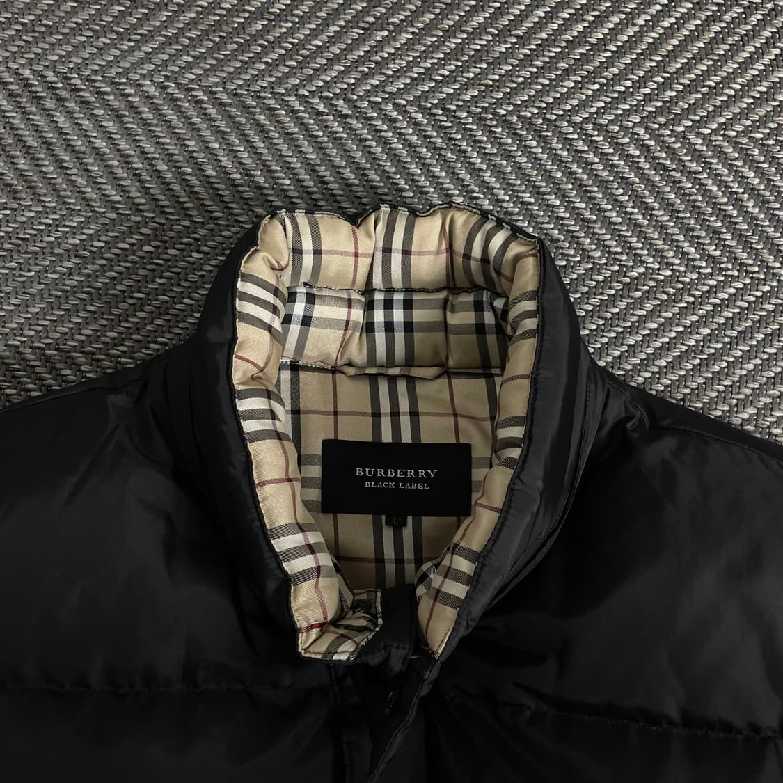 버버리 블랙라벨 자수로고 블랙 푸퍼 패딩y 3131 상품이미지4