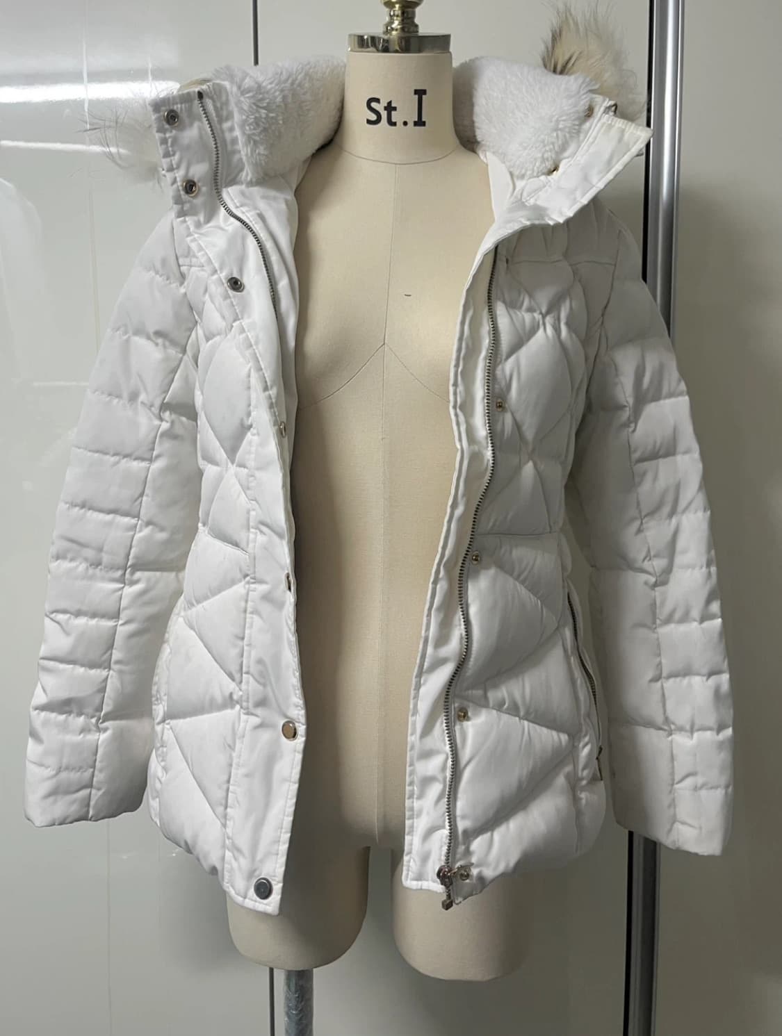 게스 패딩 화이트 상품이미지1