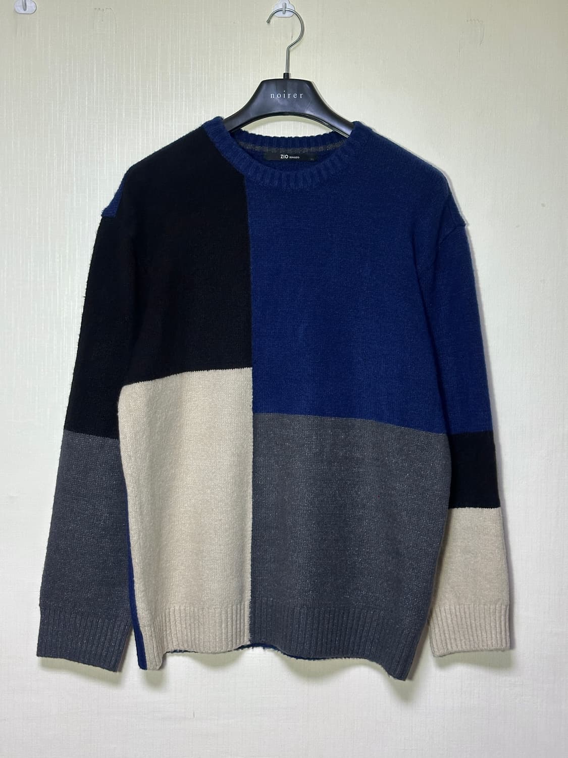 지오송지오 네이비 배색 니트 100 상품이미지1