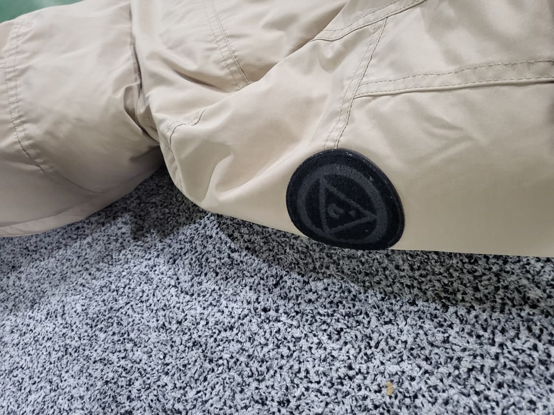 게스(GUESS) 베이지 후드 패딩 자켓 상품이미지7