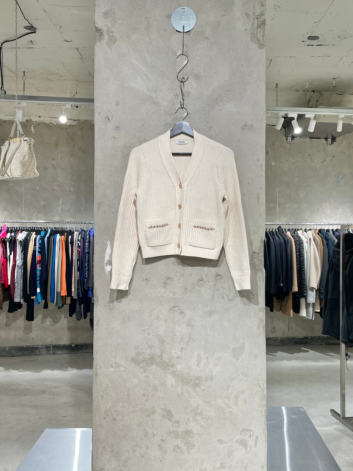 산드로 아이보리 체인 트리밍 버튼 가디건 상품이미지1