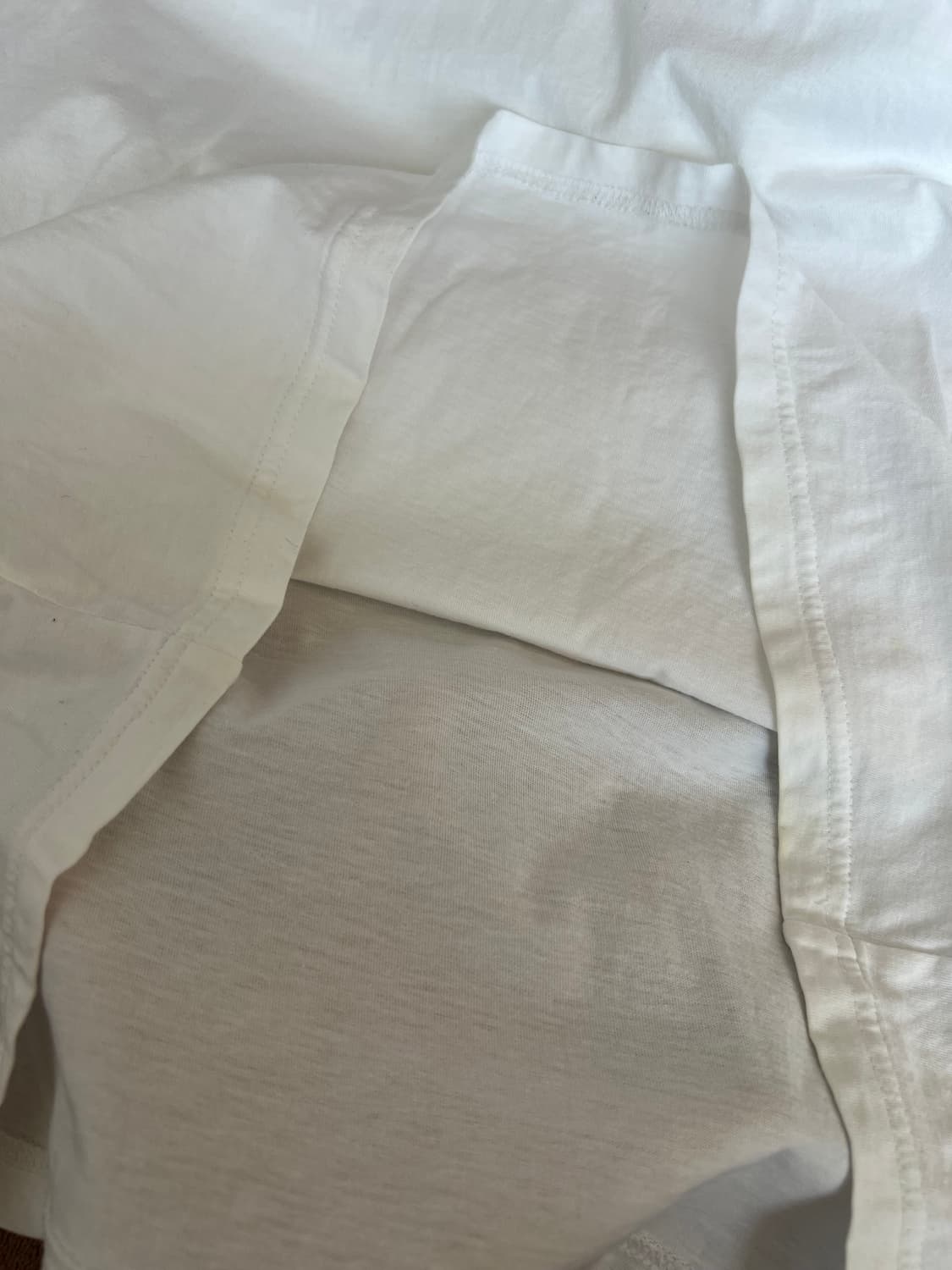 게스 남성 화이트 로고 라운드반팔티셔츠  상품이미지6