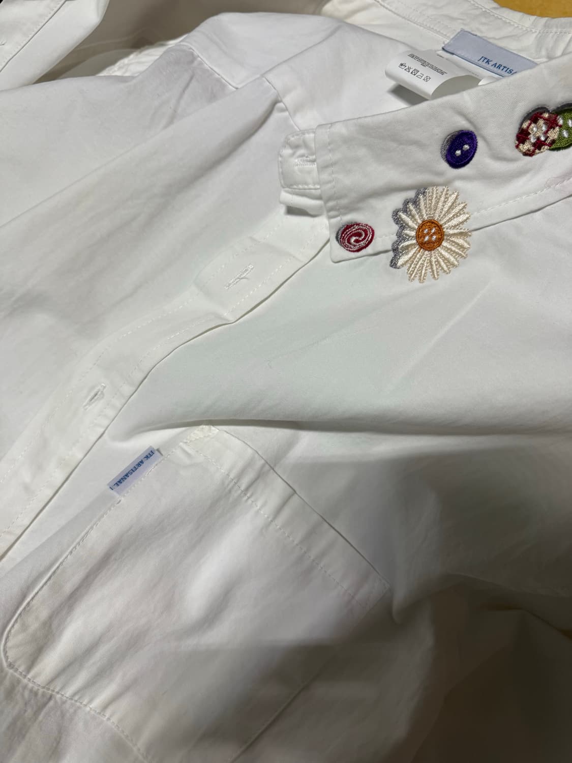 준태킴 셔츠 JTK ARTISANAL: EMBROIDERY BUTTON 상품이미지3