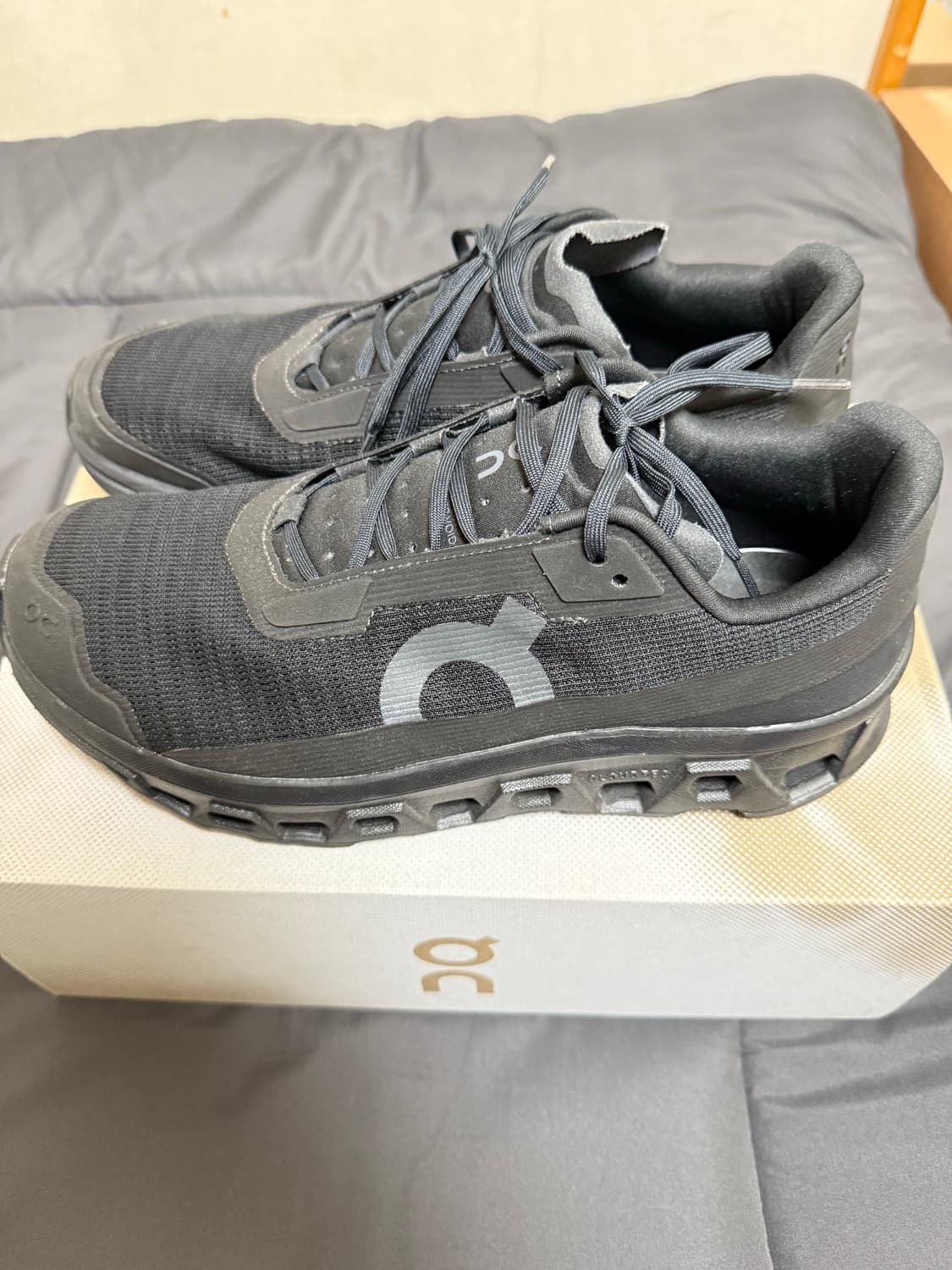 온 러닝 클라우드몬스터 보이드 블랙 44(280) 상품이미지2