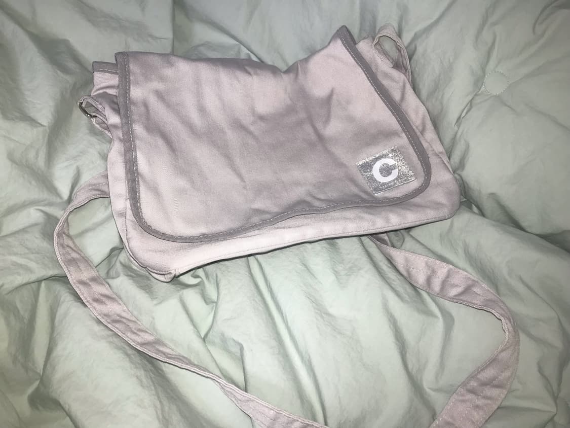 지초이 지프트샵 메신저백 아이스베이지 상품이미지1