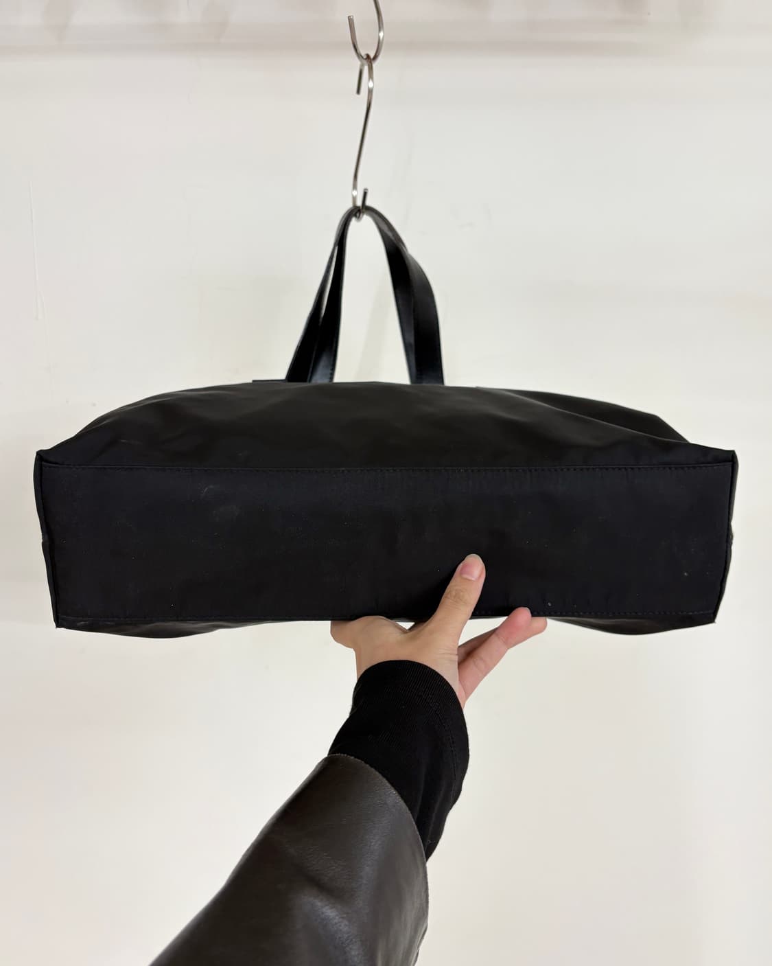 프라다 블랙 테수토 트라이앵글 숄더백 상품이미지7