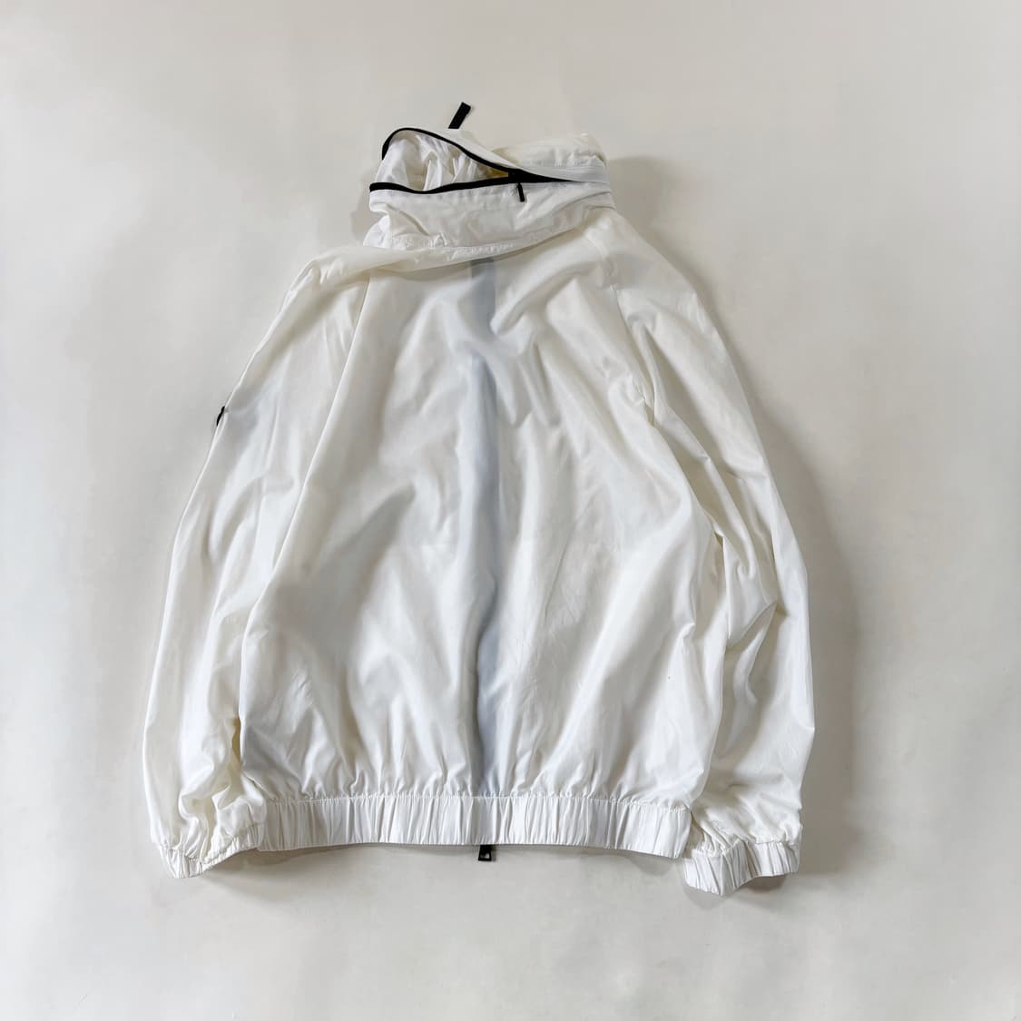 Moncler White Sleeve  Hooded Shell Jacke 상품이미지7