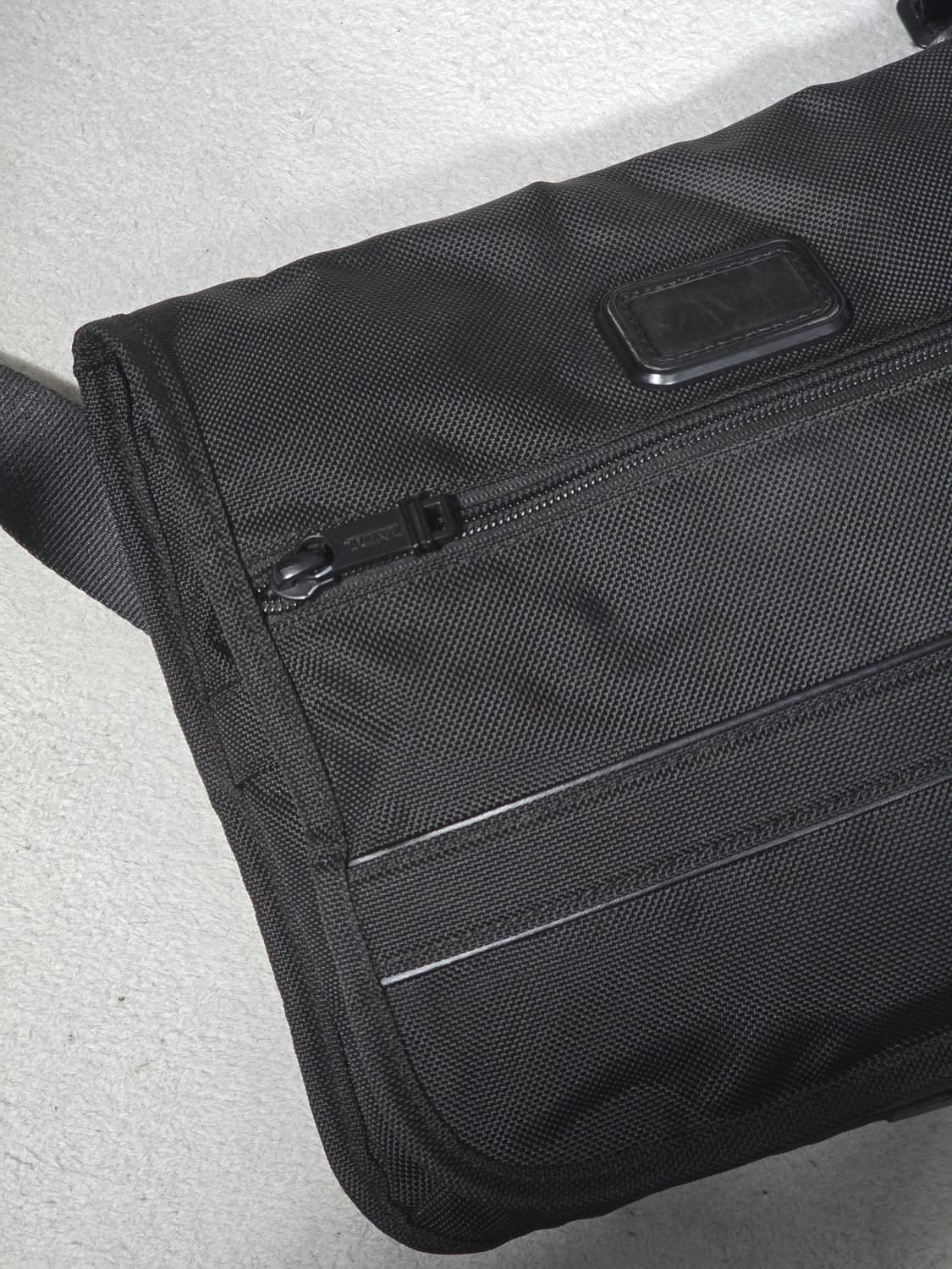 TUMI 투미 알파 스몰 플랩 크로스백 상품이미지3