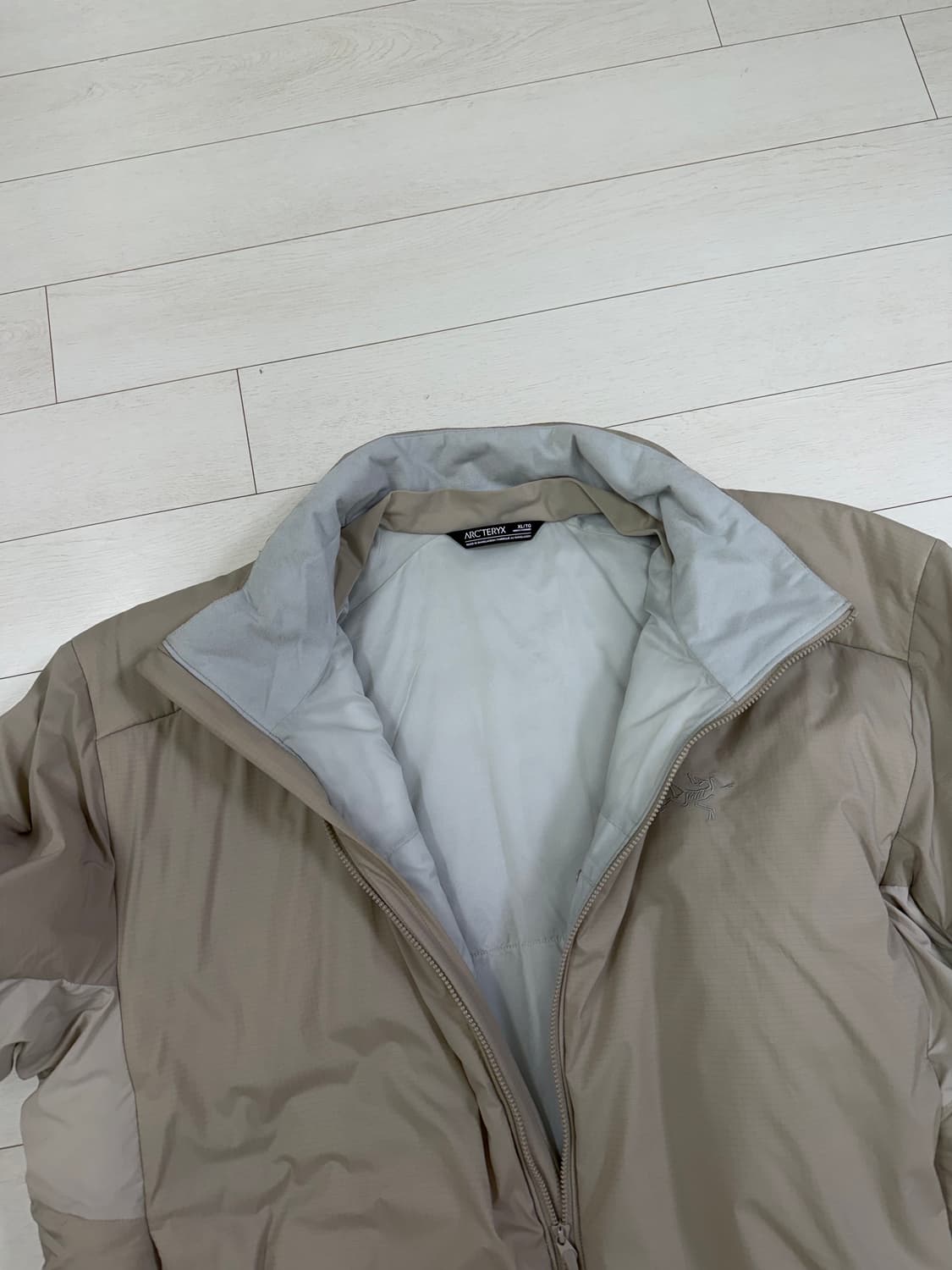 아크테릭스 아톰 헤비웨이트 자켓 XL 사이즈  상태 9.0/10  사진찍 상품이미지3
