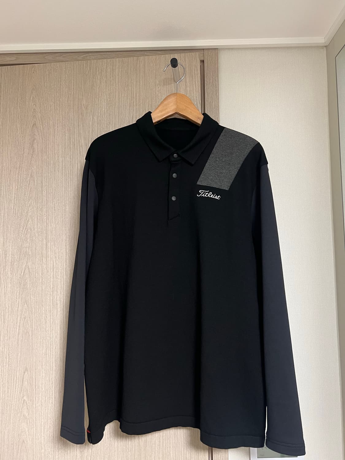신품급,블랙) 타이틀리스트 투어핏 하이브리드 니트 카라티 골프웨어 상품이미지5