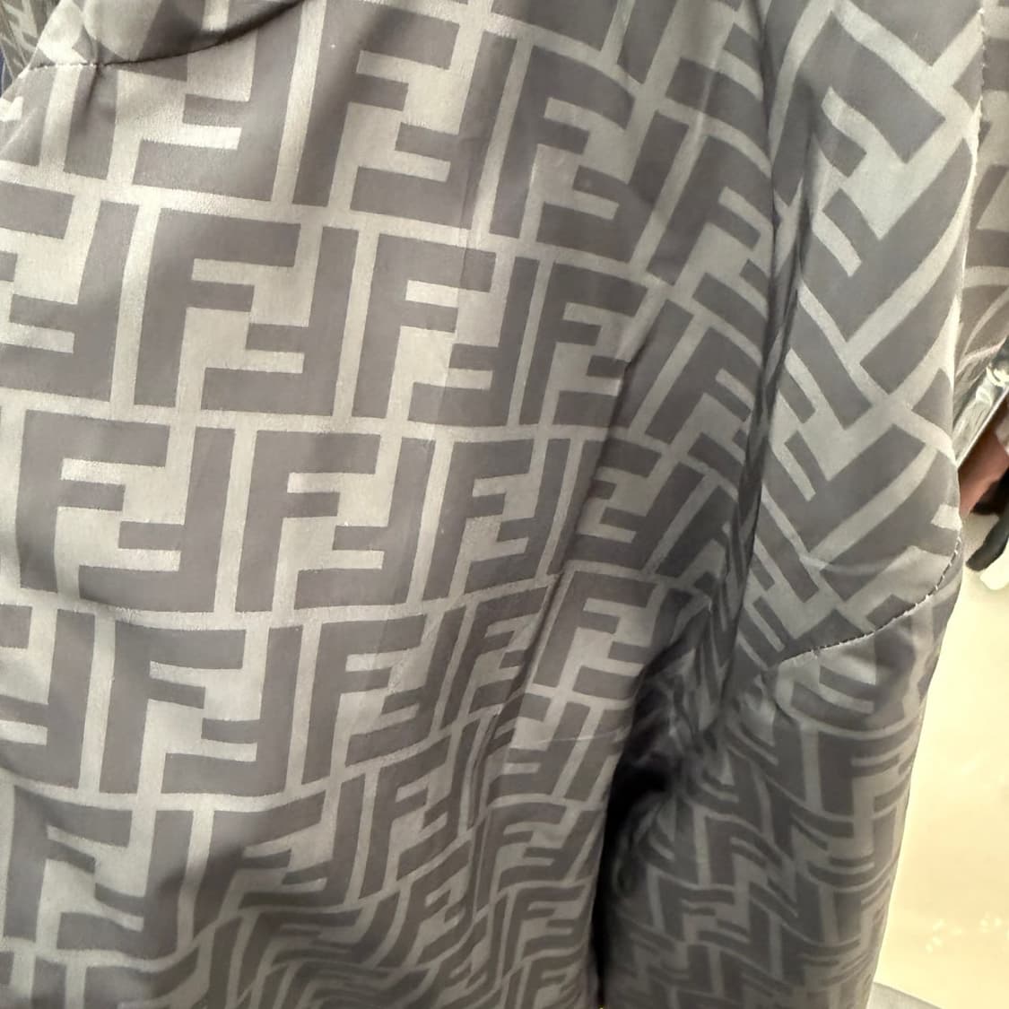 [리오브전포점] 펜디 FF 리버서블 나일론 바람막이 자켓 상품이미지4