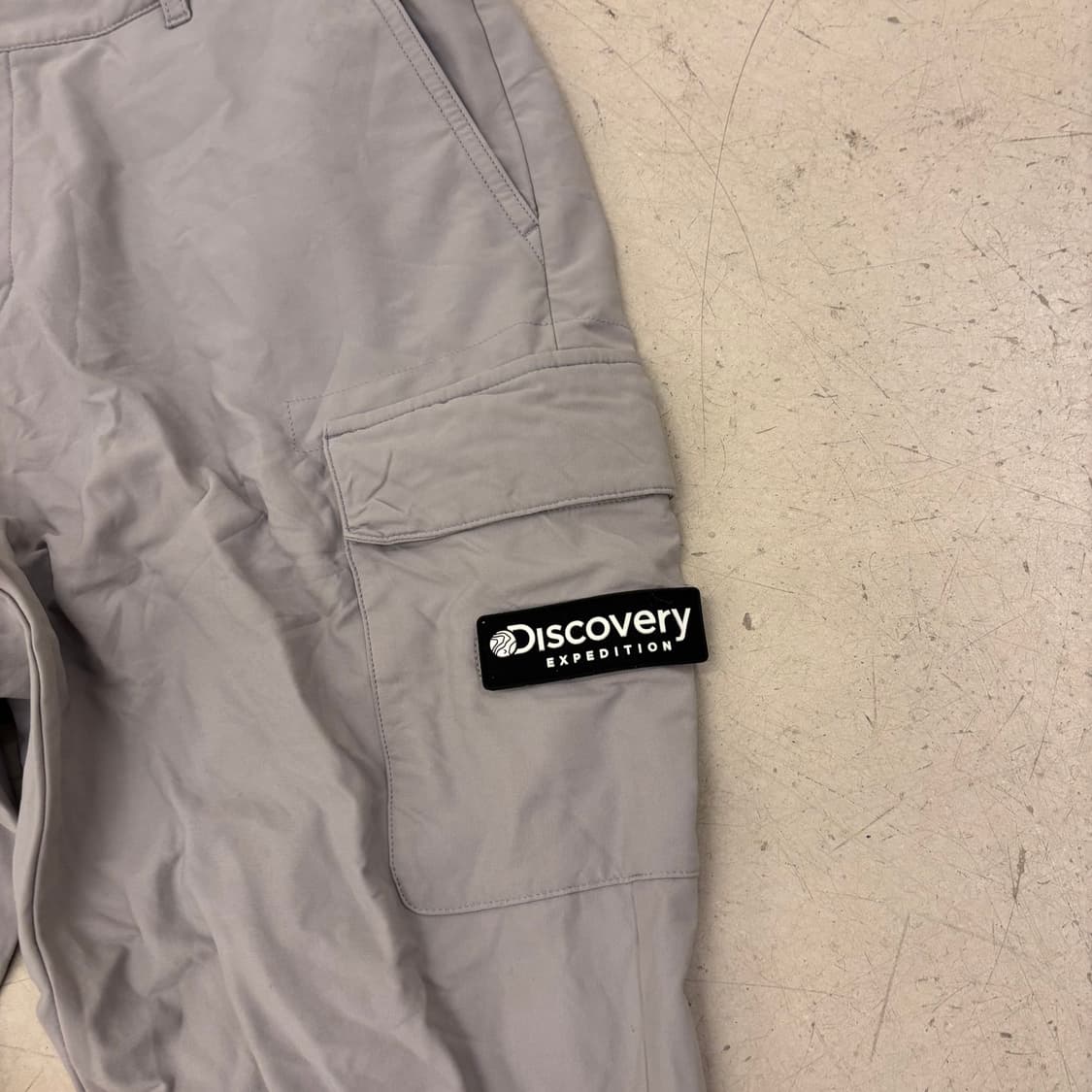 디스커버리 그레이 카고 팬츠 상품이미지2