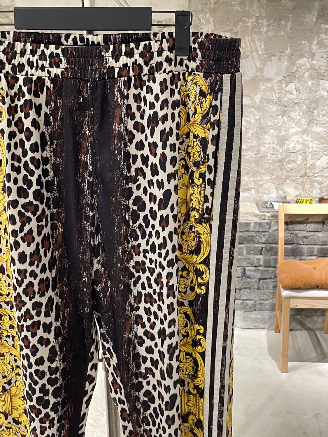 아디다스 x 제러미 스콧 레오파드 트랙 팬츠 상품이미지3