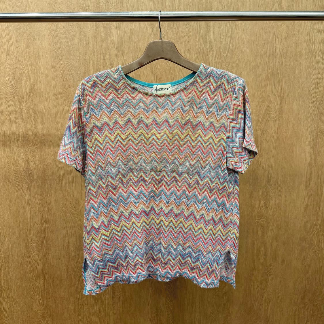 마리아니 라운드넥 반팔 니트 쉐브론 패턴 사이드 슬릿 루즈핏 레인보우 상품이미지2