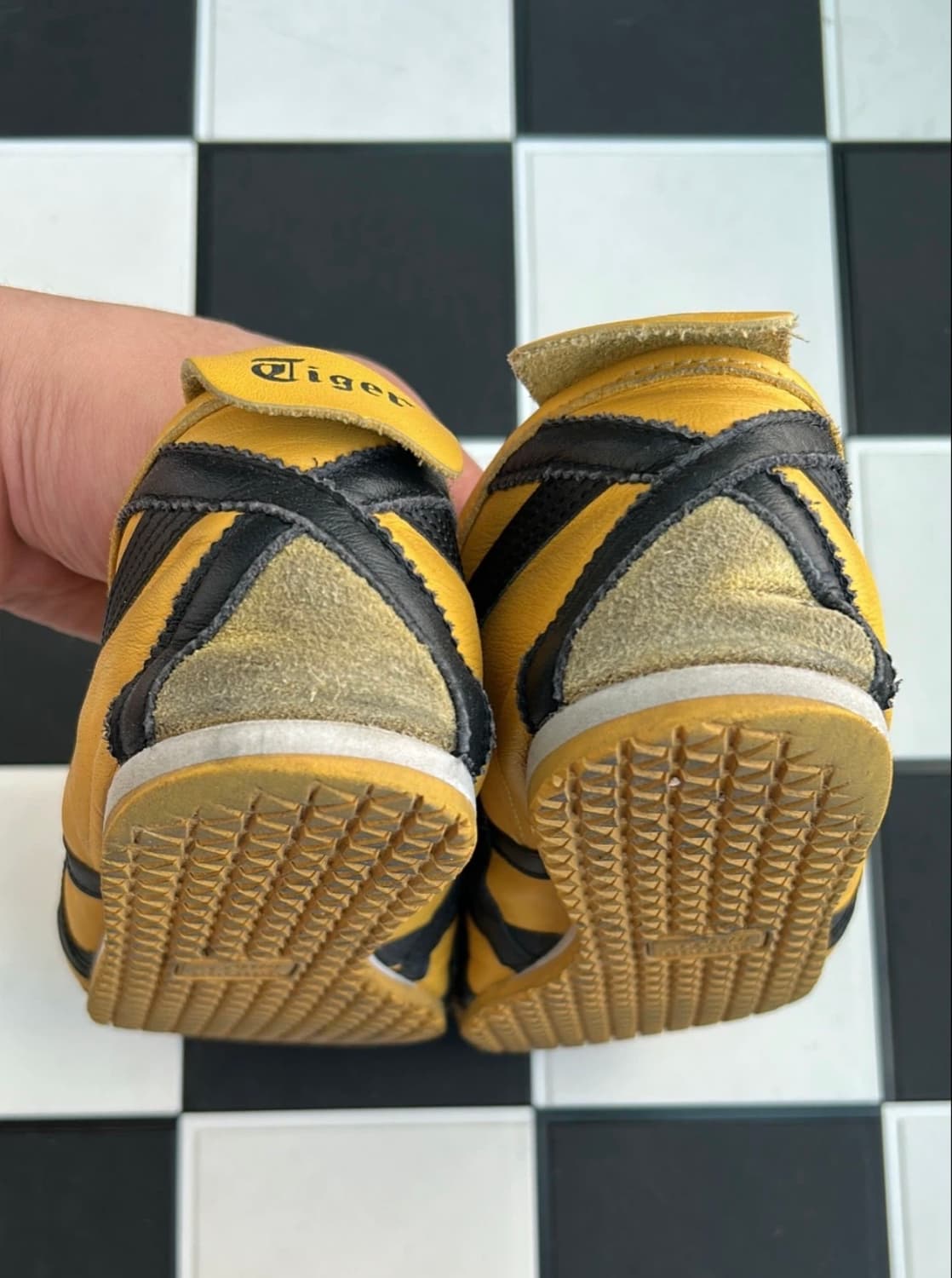 오니츠카 타이거 맥시코 옐로우블랙 팝니다. 상품이미지2