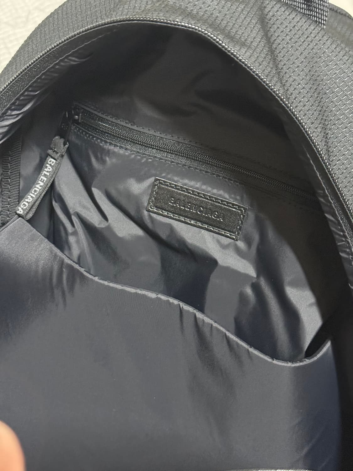 발렌시아가 유니티 백팩 라지 블랙 상품이미지5