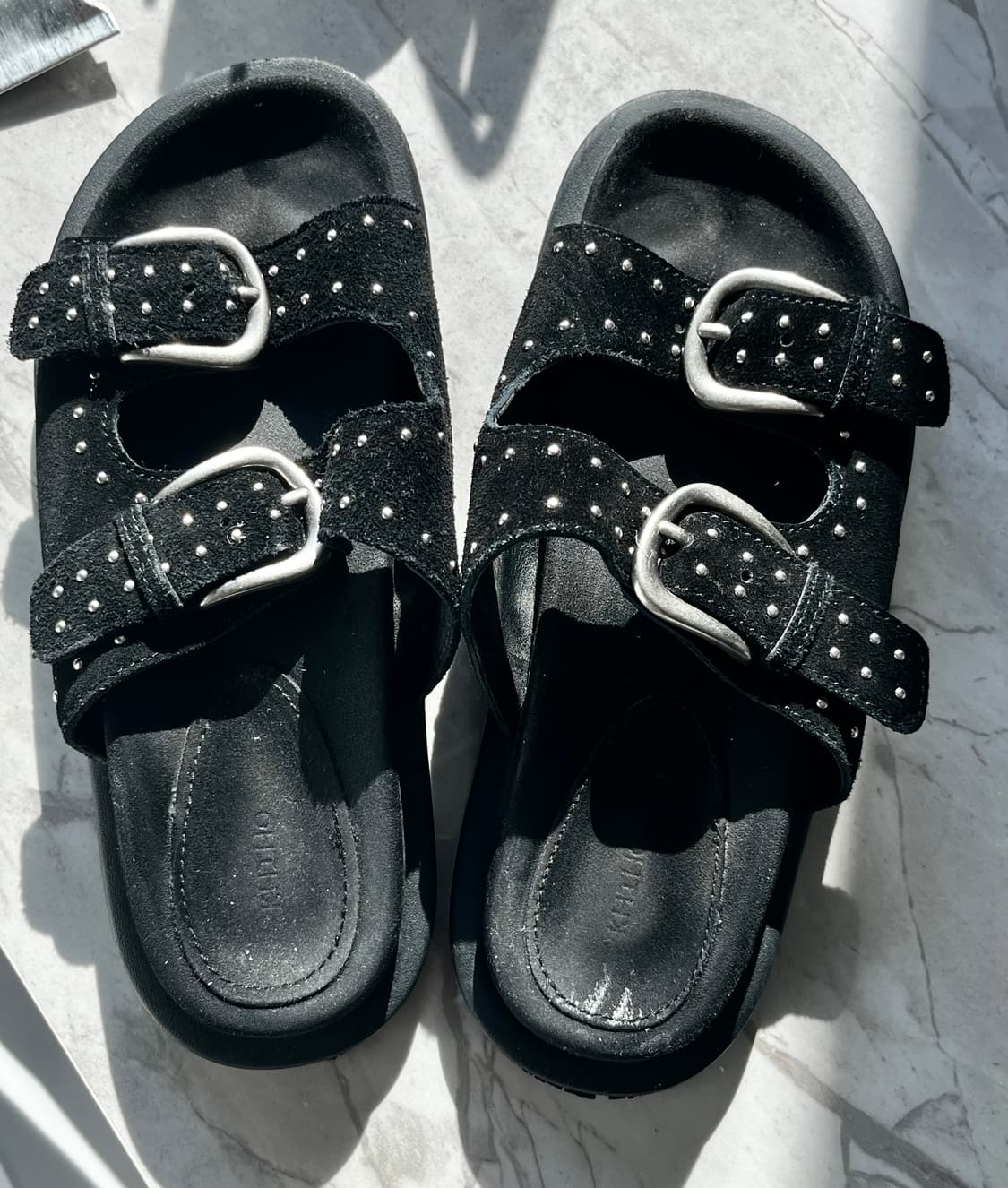 기호 스웨이드 스터드 샌들 팝니다 (2color / 240사이즈) 상품이미지3