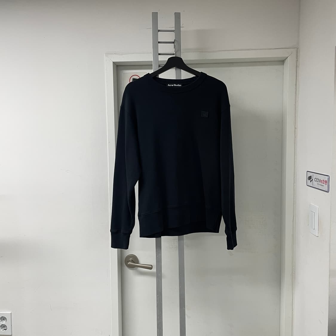 아크네스튜디오 블랙 맨투맨 M 상품이미지1