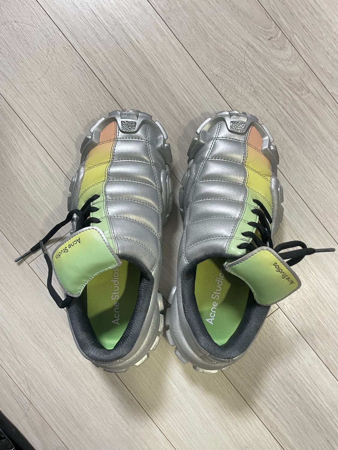 아크네스튜디오 볼스터 풋볼 스니커즈 그레이 그린 상품이미지1