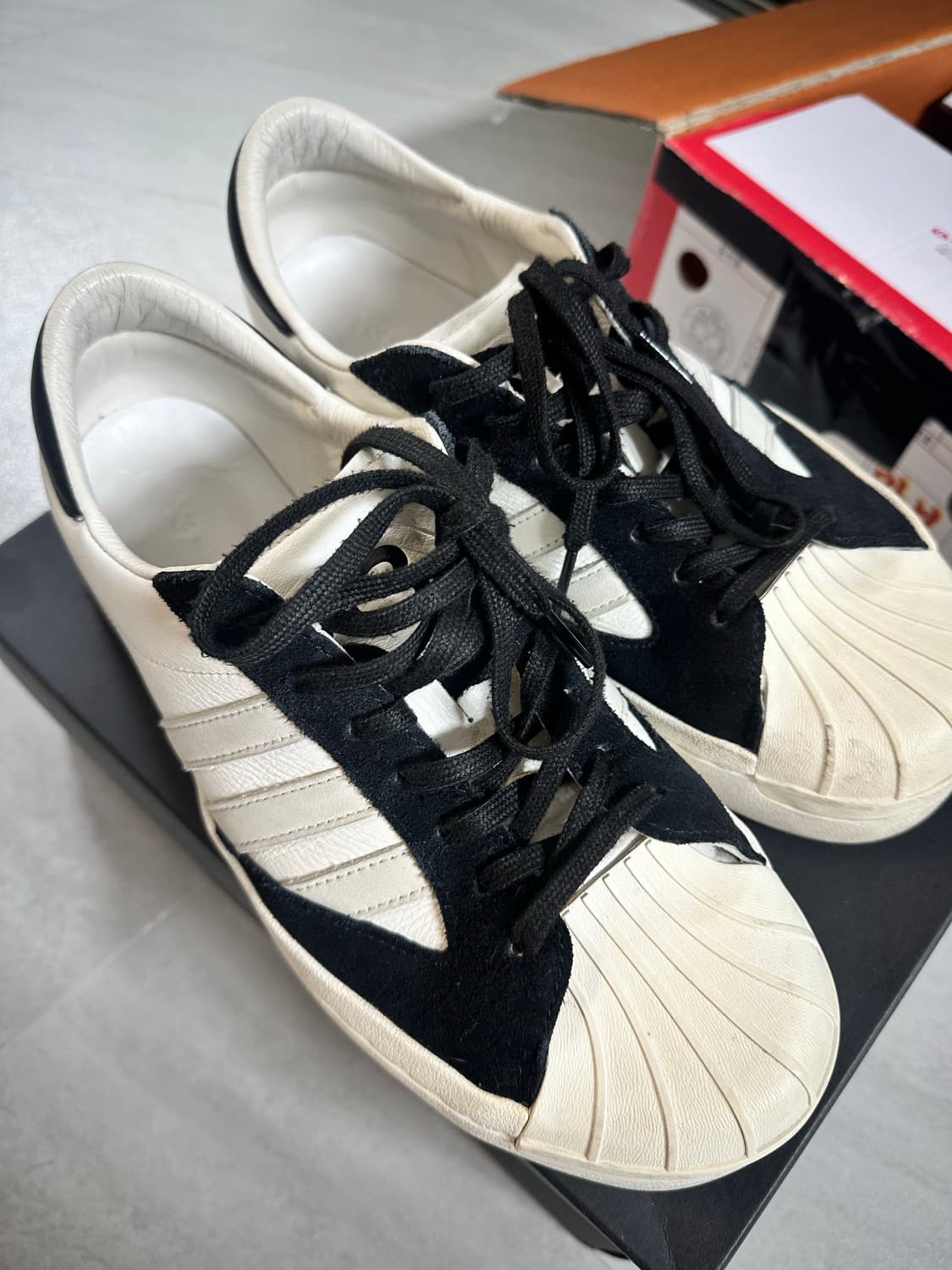 [260] Y-3 요지스타 화이트 스니커즈 상품이미지2