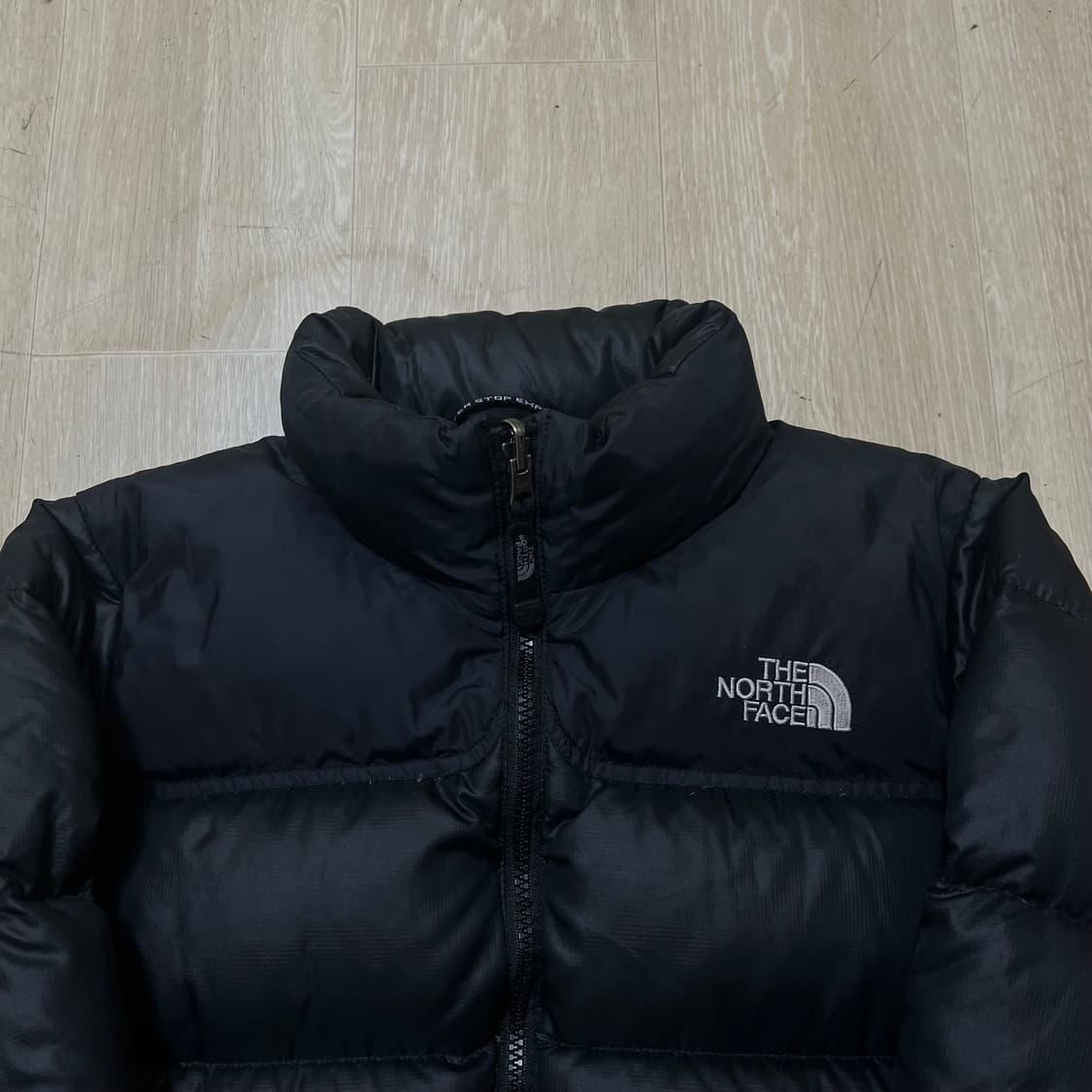 노스페이스 여성 700 구스다운 로고 눕시 숏패딩 S(80) 상품이미지2