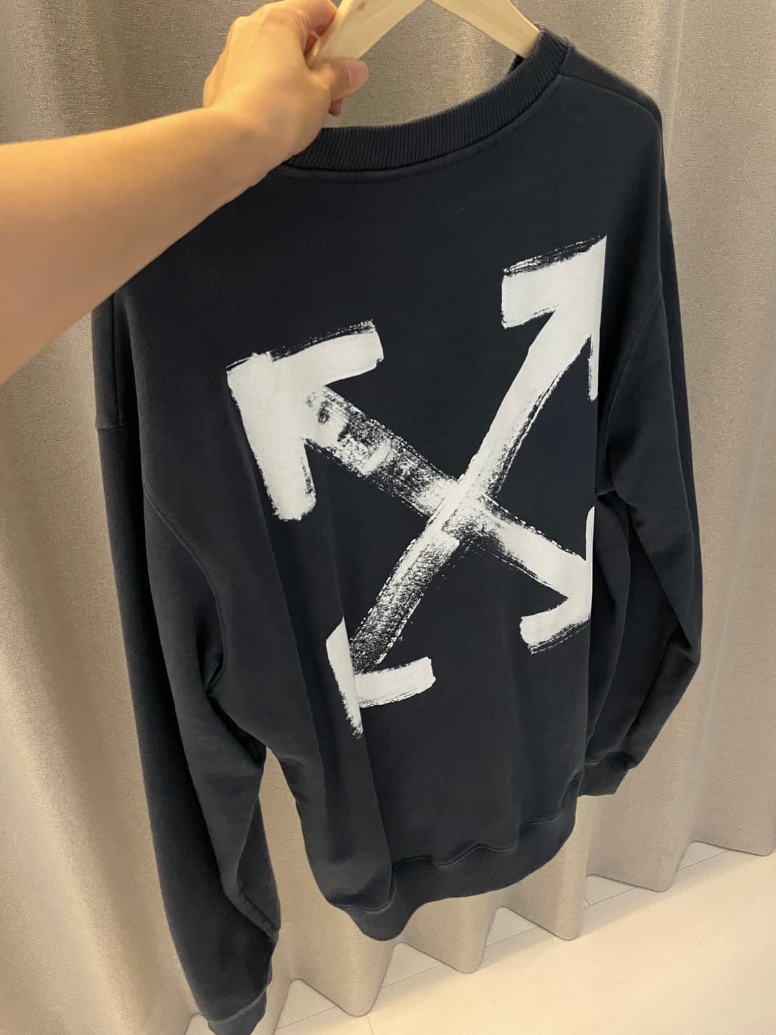오프화이트 먹색/네이비 맨투맨 XL 상품이미지2