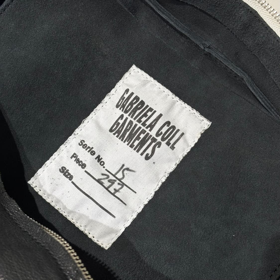 가브리엘라 콜 가먼츠 297 스몰 크로스 백 상품이미지4