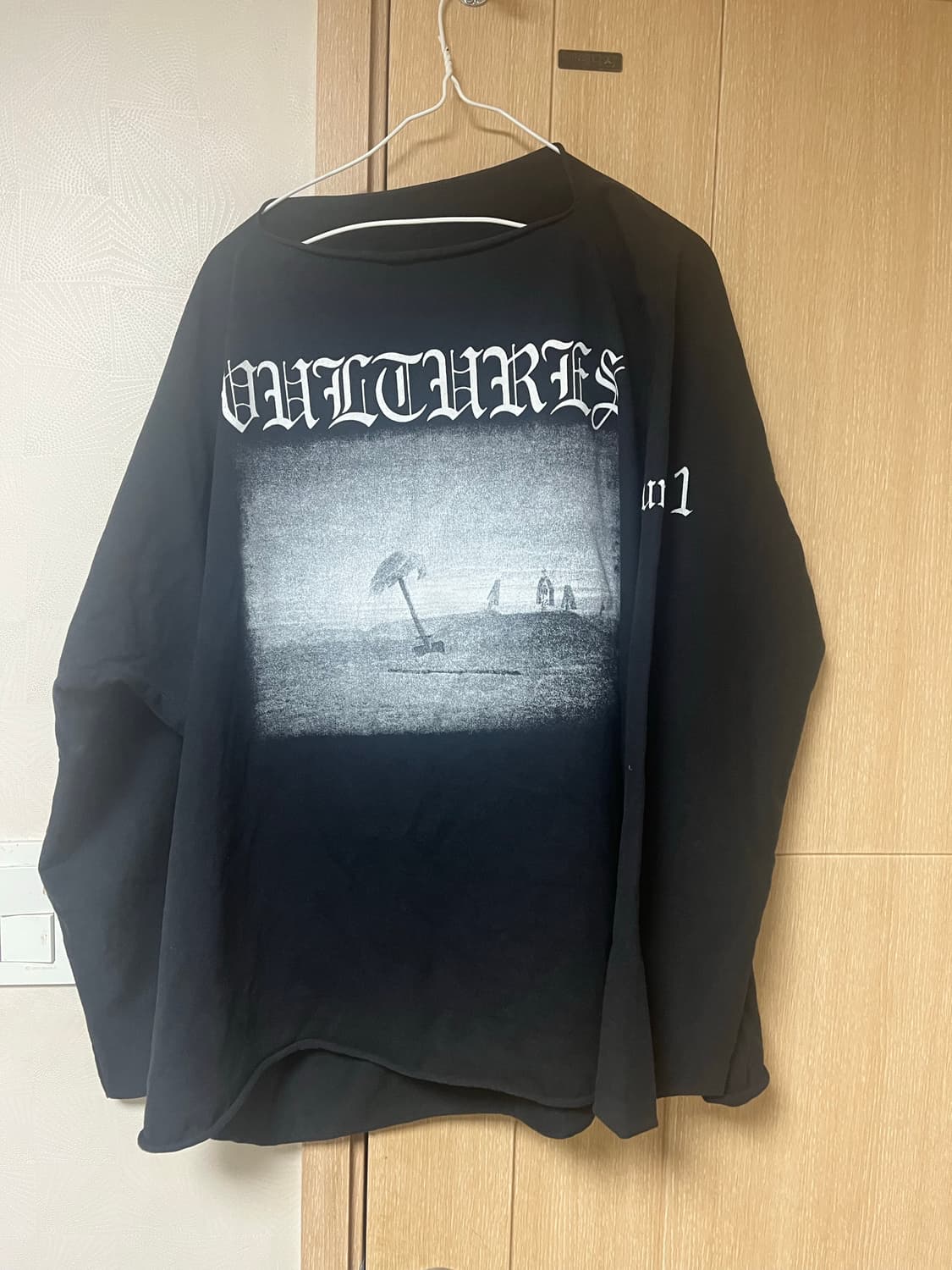 칸예 벌처스 머천 롱슬리브 상품이미지1