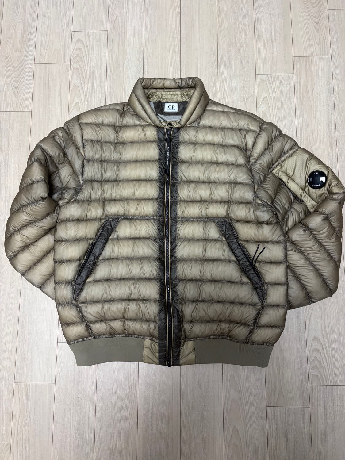 C.P 컴퍼니 DD쉘 다운 경량패딩 빈티지 카키 베이지 상품이미지1