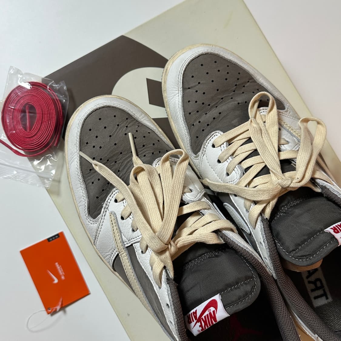 나이키 트래비스 스캇 로우 OG 280 상품이미지2