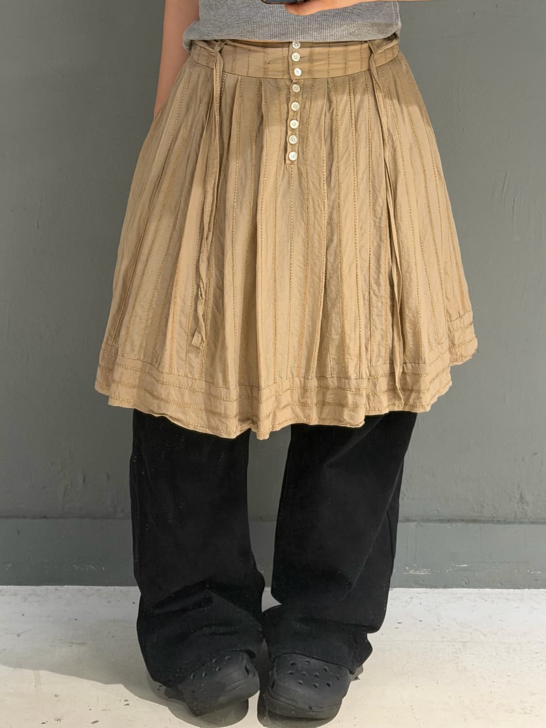 button-up stitch line detail pleats sk 상품이미지1