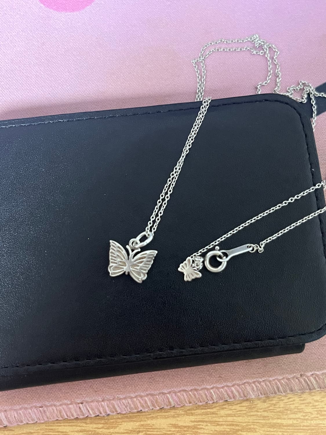 니들스 실버 파피용 펜던트 상품이미지1