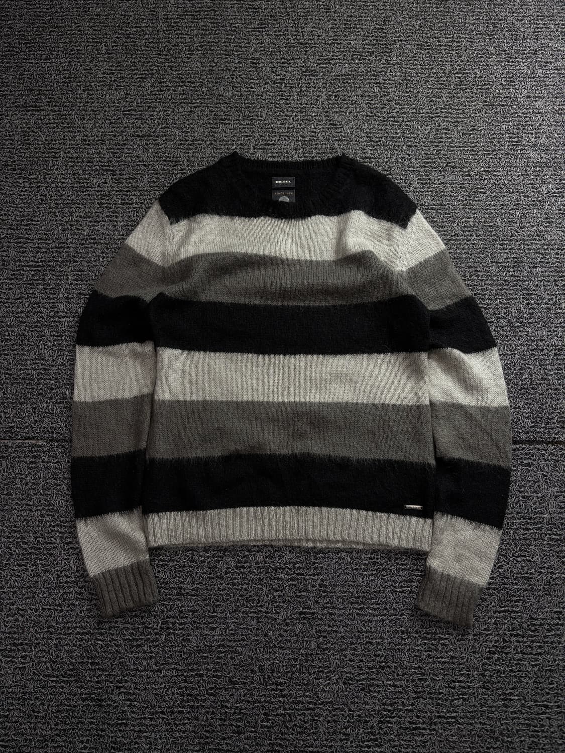 디젤 패치로고 단가라 디테일 모헤어 스웨터 1558 상품이미지2