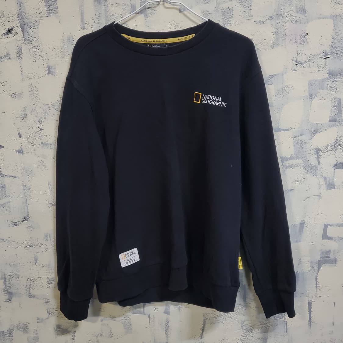 내셔널지오그래픽 검정색 맨투맨  상품이미지1