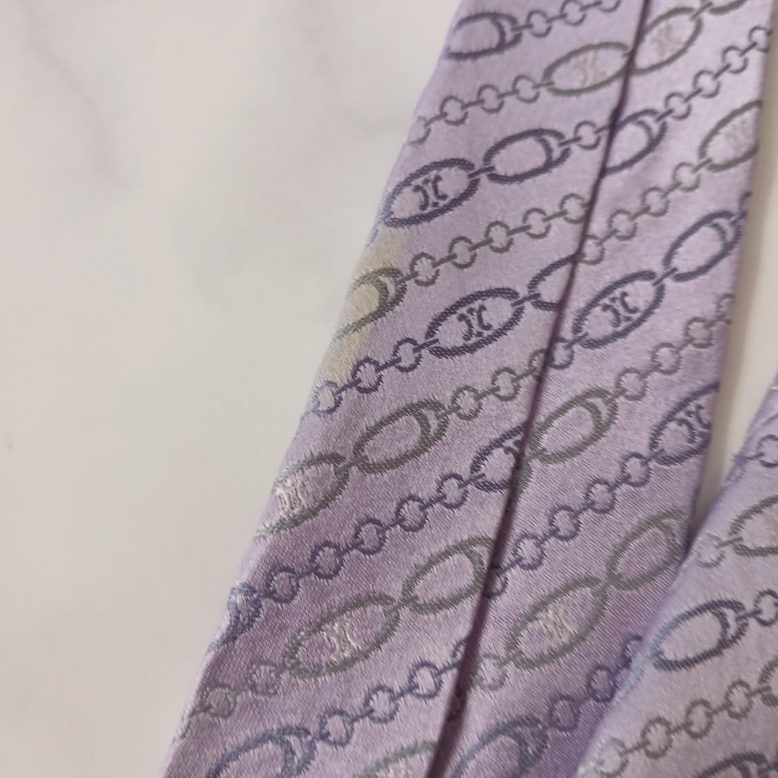 셀린느 실크 라일락 트리오페 로고 넥타이 8.5cm B등급 A18998
 상품이미지6