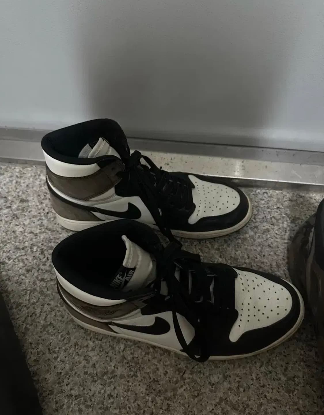 [275] 나이키 에어 조던 1 OG 하이 다크 모카 상품이미지3