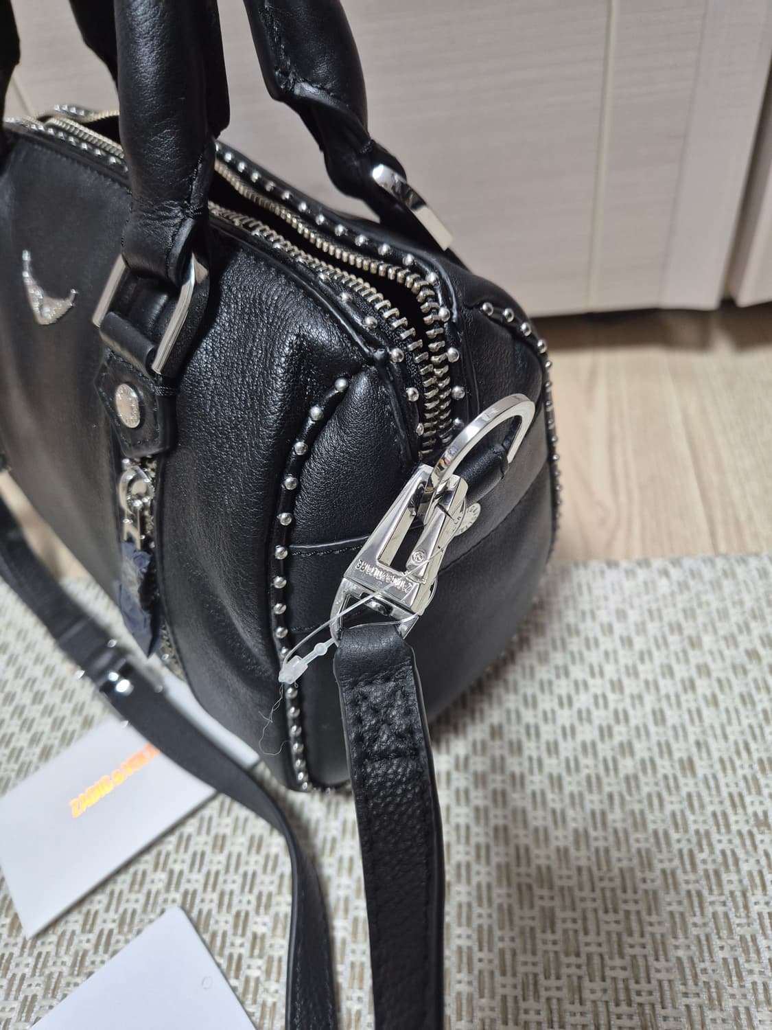 (새제품) 쟈딕앤볼테르 써니백 xs 스터드 크로스가방 상품이미지5