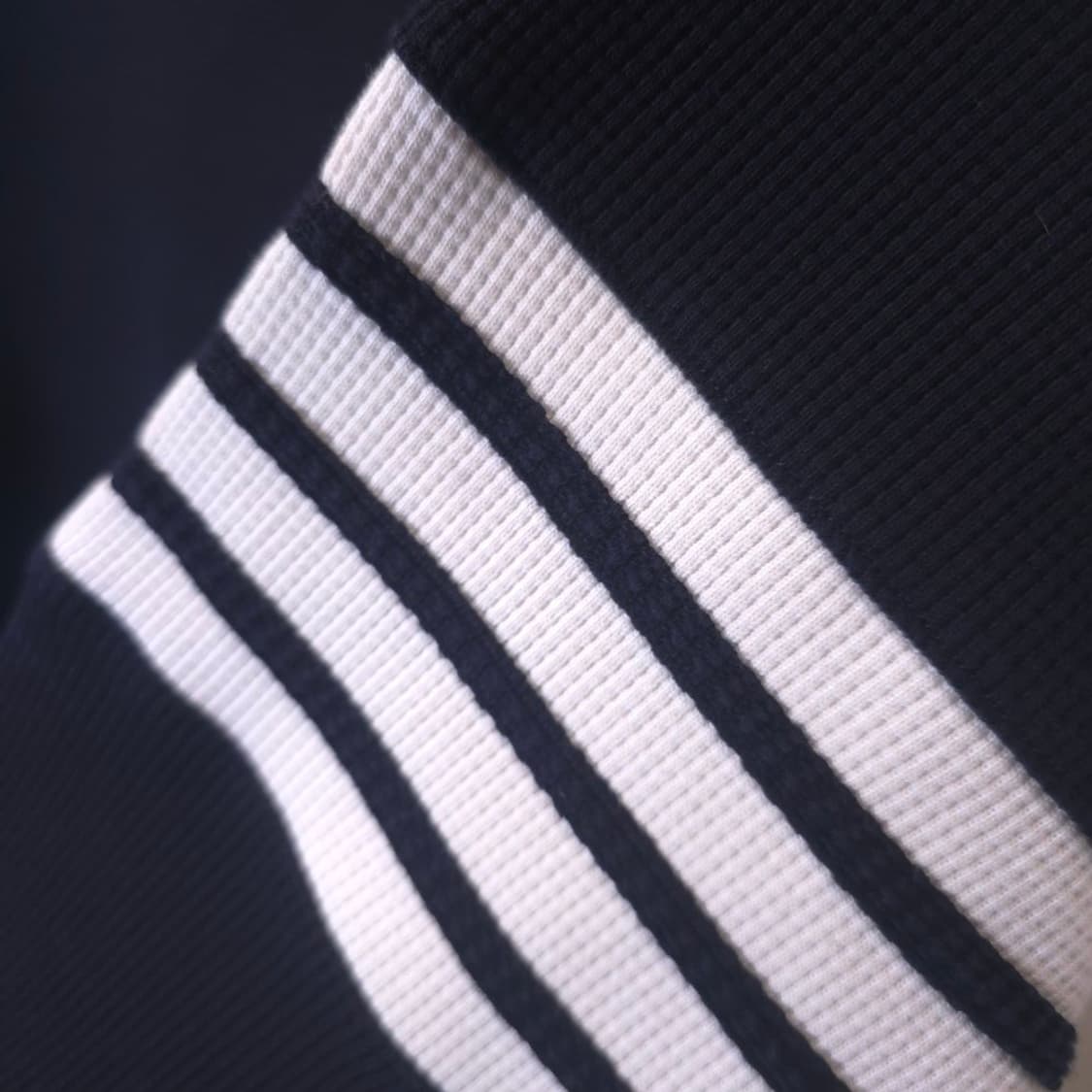 [중고/정품] 톰브라운 사선 래글런 슬리브 와플 맨투맨 5 상품이미지3