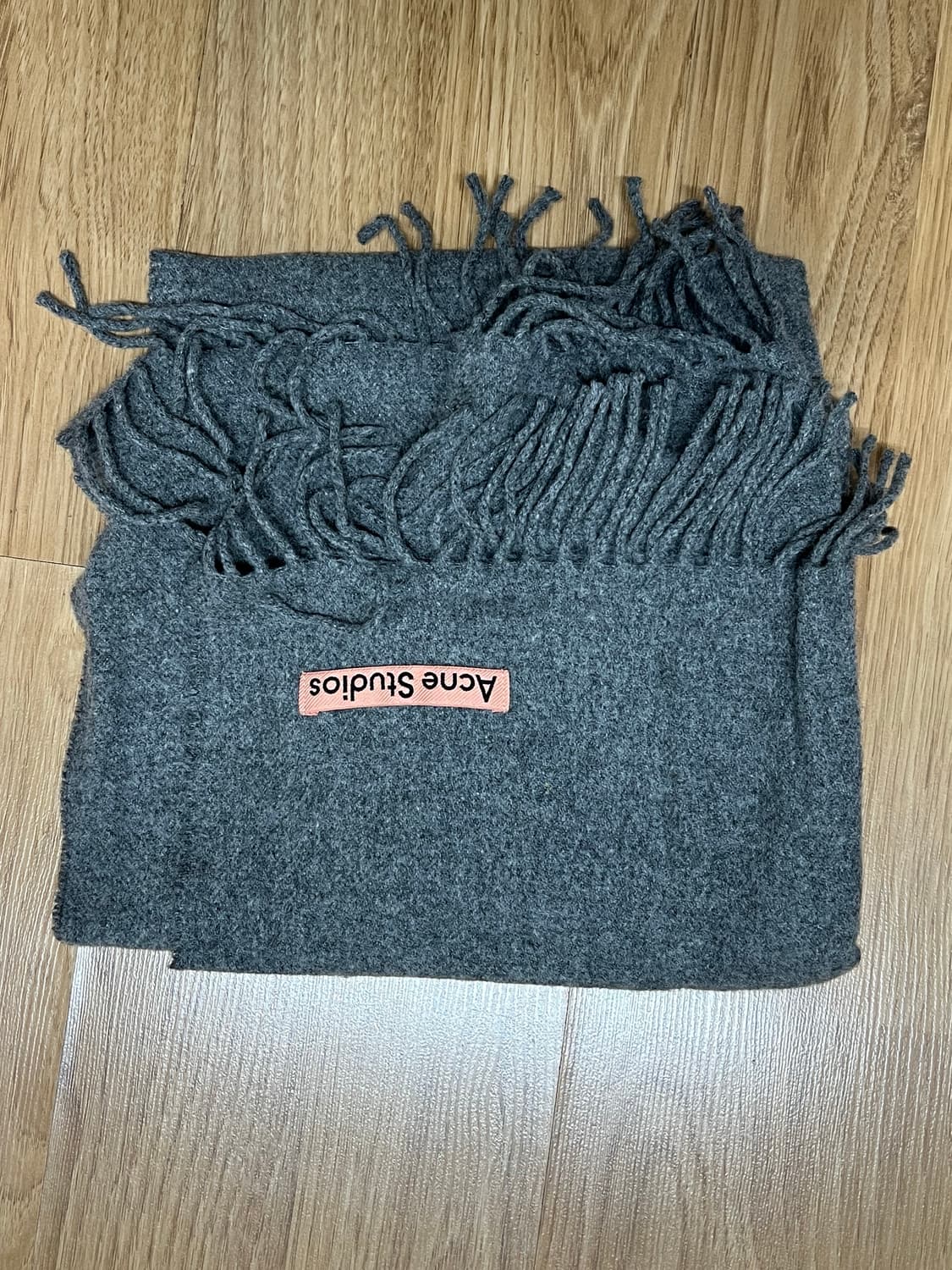 아크네 스튜디오 머플러 상품이미지1