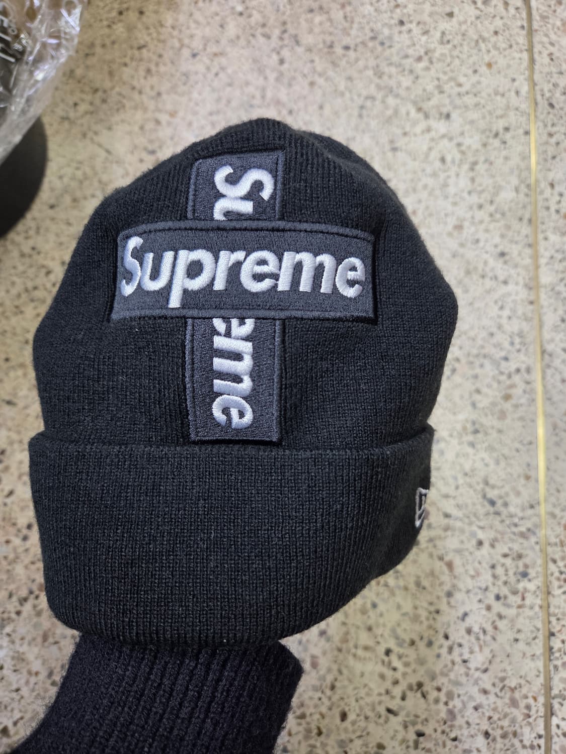 슈프림 블랙 크로스 비니 상품이미지1