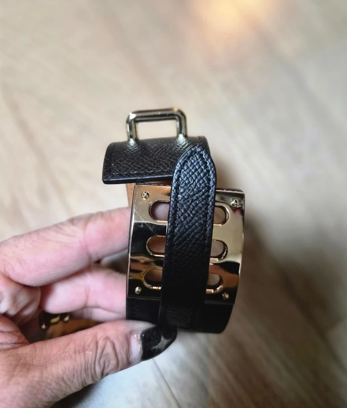 통가죽 블랙 금장 팔찌 상품이미지3