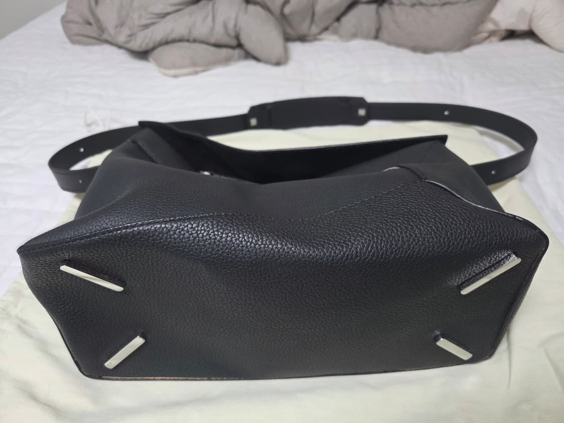 로에베 퍼즐백 라지 블랙  상품이미지4