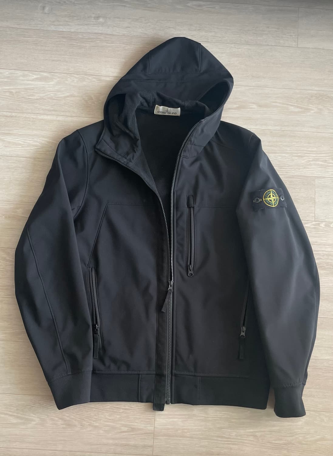 스톤아일랜드 소프트 쉘 후드 자켓 상품이미지1